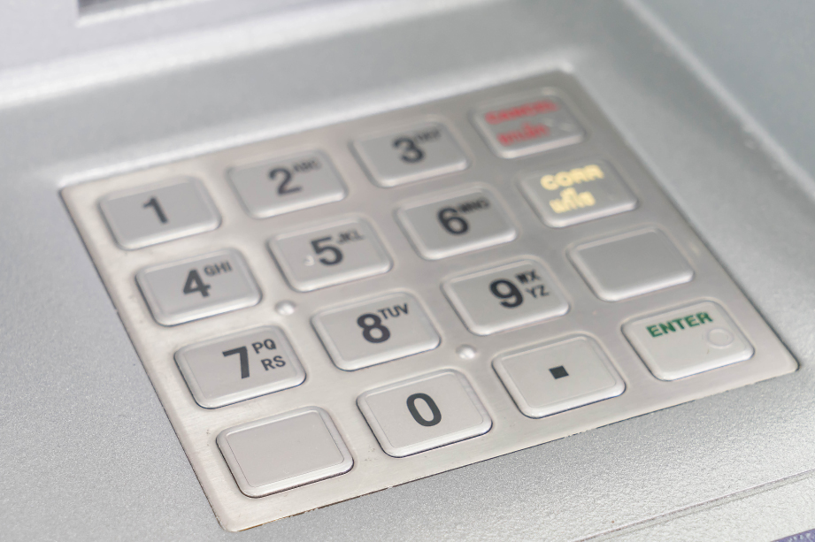 Cuida tu dinero, cuida tu clave No compartas tu tarjeta ni tu clave con nadie, cubre el teclado al digitarla.