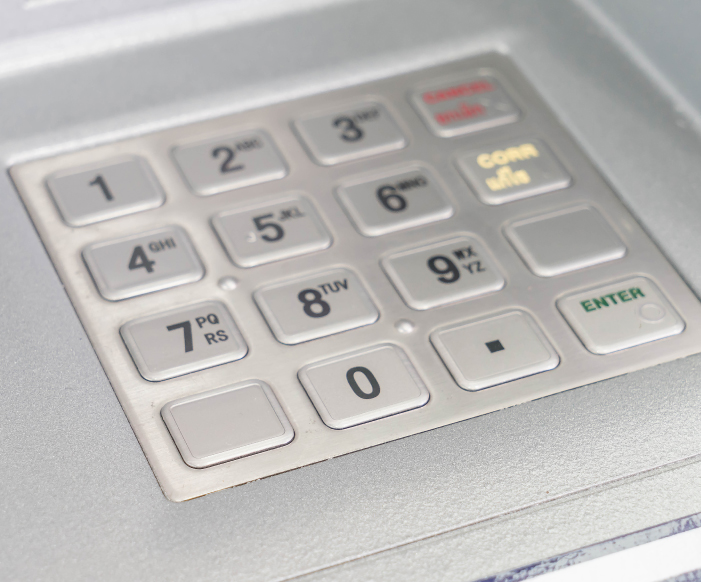 Cuida tu dinero, cuida tu clave No compartas tu tarjeta ni tu clave con nadie, cubre el teclado al digitarla.