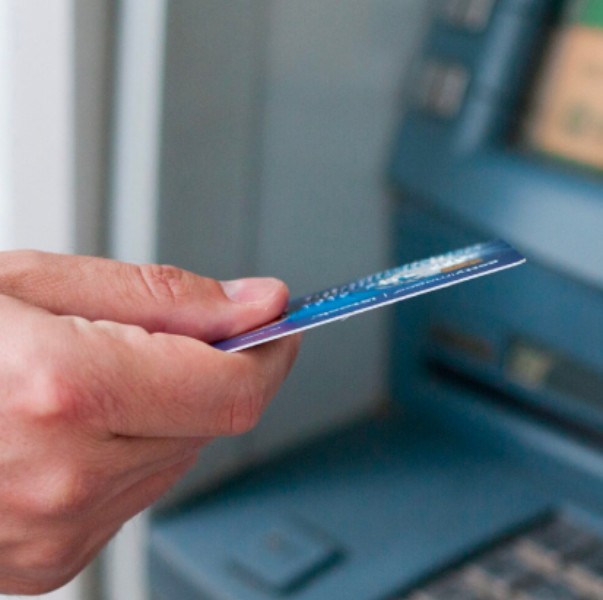 Para facilitar la respuesta ante dudas, inconvenientes o requerimientos relacionados con las transacciones realizadas en los Cajeros automáticos, le recomendamos comunicarse directamente con la entidad emisora de su tarjeta.